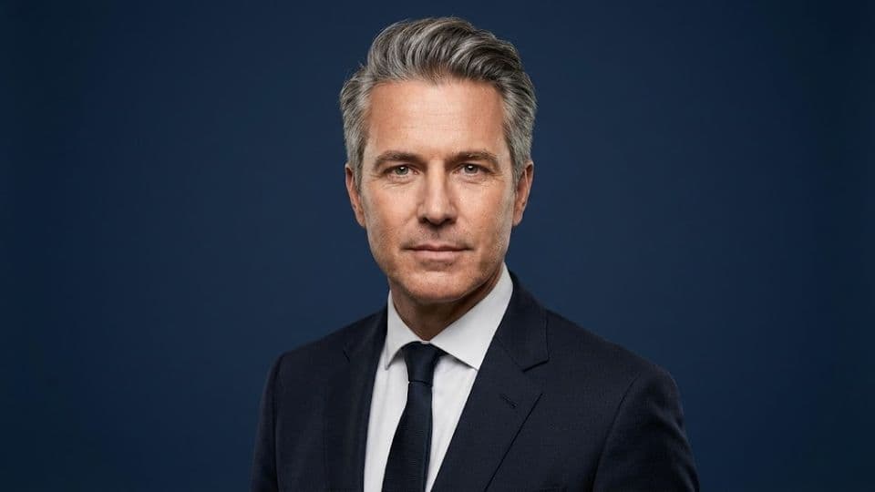 Expected visual output for High-End Studio Corporate Headshot AI Prompt