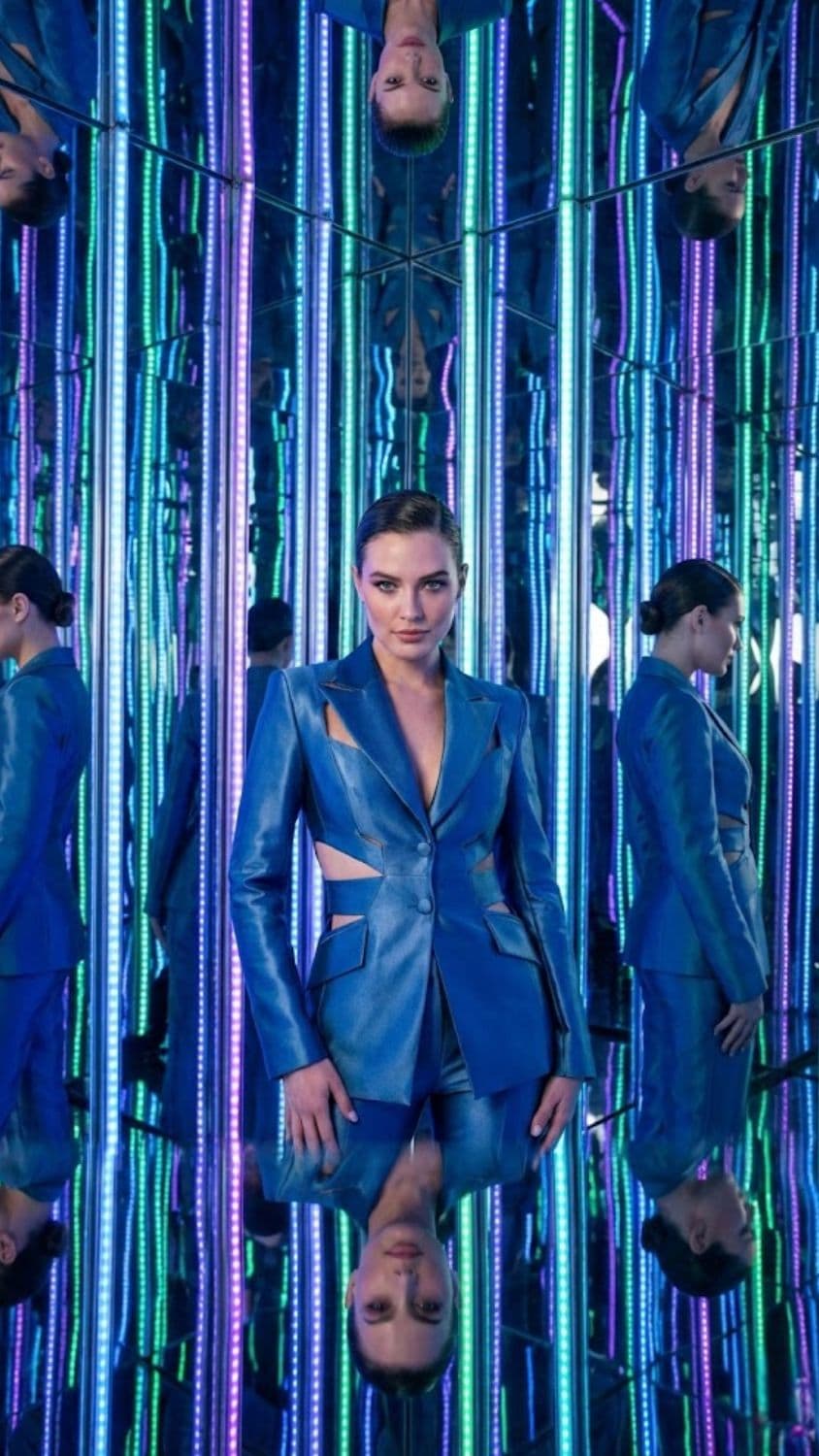 Expected visual output for Mirror Maze Surrealistic Fashion